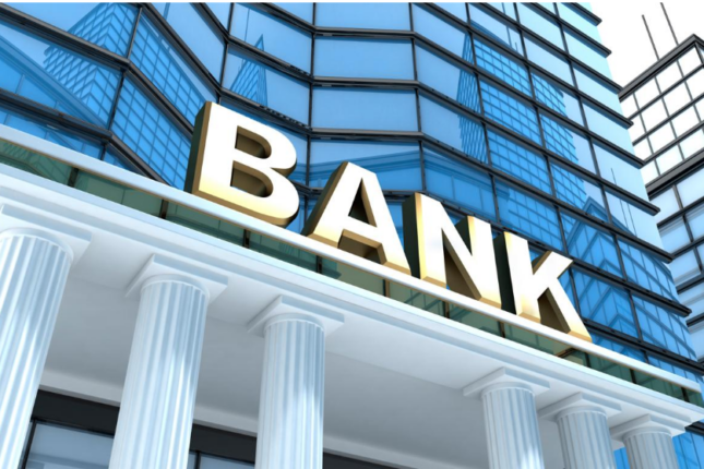 Azərbaycanda ləğv prosesində olan 7 bankın əmlakları hərraca çıxarılır Azərbaycanda ləğv prosesində olan 7 bankın əmlakları hərraca çıxarılır