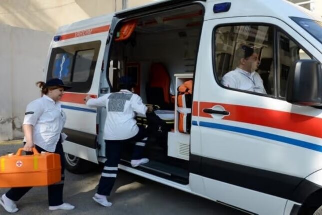 Özəl klinikanın ambulansı qəzaya düşdü – VİDEO