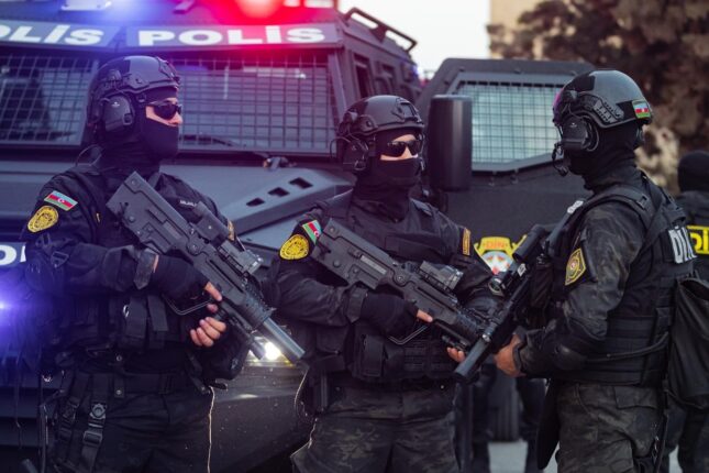 Polis əməkdaşlarına silahlı müqavimət göstərən şəxs zərərsizləşdirildi Polis əməkdaşlarına silahlı müqavimət göstərən şəxs zərərsizləşdirildi