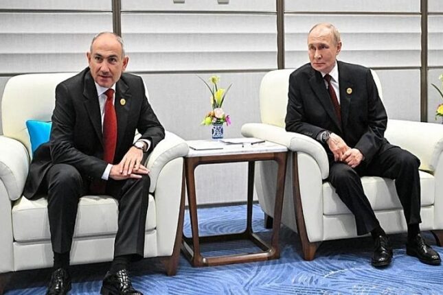 Paşinyan ermənicə danışdı, Putinini görəndə ruscaya keçdi