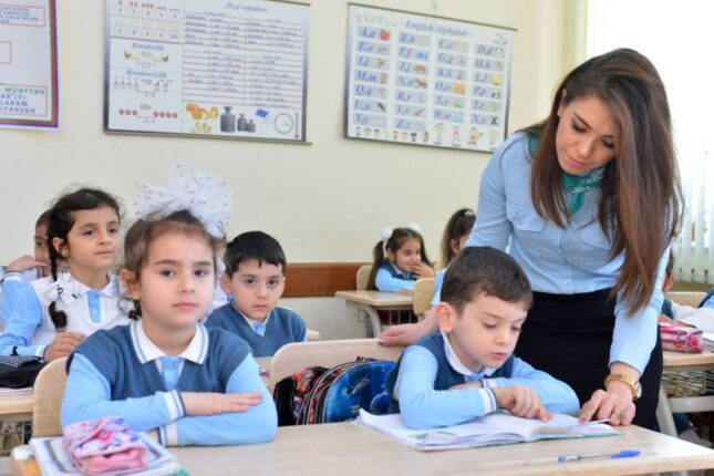 Müəllimlərin 82,5 faizi qadınlardır Müəllimlərin 82,5 faizi qadınlardır
