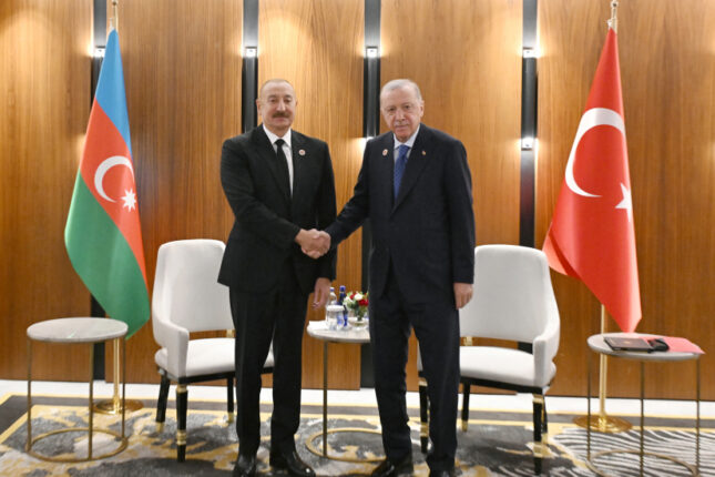 Bişkekdə İlham Əliyevin Ərdoğanla görüşü oldu (FOTO) Bişkekdə İlham Əliyevin Ərdoğanla görüşü oldu (FOTO)