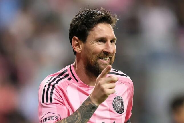 Messi İspaniya kralı ilə şam yeməyinə dəvət aldı Messi İspaniya kralı ilə şam yeməyinə dəvət aldı