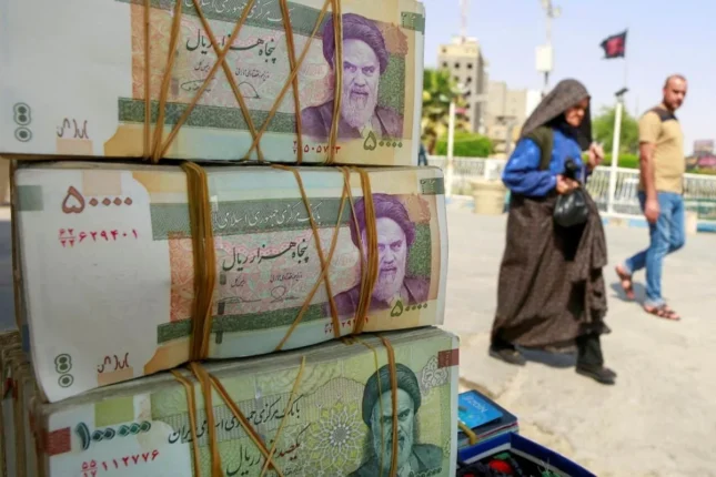 İran valyutası dibə vurur: 1 dollar 2 milyon 600 min riala çatıb İran valyutası dibə vurur: 1 dollar 2 milyon 600 min riala çatıb