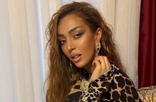 Müğənni Ofelya Şabanova bu dəfə ərinin adını mikrofonuna yazdırdı – FOTO