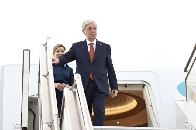 Tokayev Azərbaycana gəldi Tokayev Azərbaycana gəldi