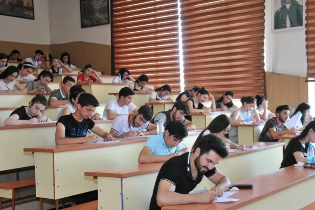 Universitetlər nazirliyin tabeliyindən çıxarılsın – Təklif Universitetlər nazirliyin tabeliyindən çıxarılsın – Təklif