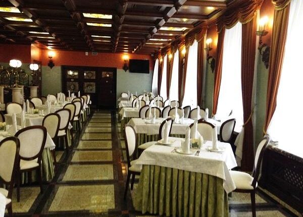 AQTA əməkdaşlarını restorana buraxmadı, cərimələndi AQTA əməkdaşlarını restorana buraxmadı, cərimələndi