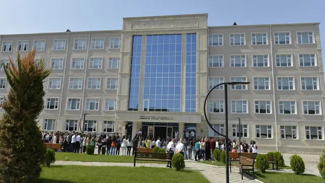 LDU bələdiyyə sədrinin müavinindən 158 min manatlıq inventar alır LDU bələdiyyə sədrinin müavinindən 158 min manatlıq inventar alır