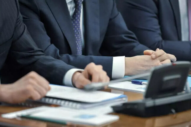 Dövlət qulluqçuları ilə bağlı qanunvericiliyə dəyişiklik olunur Dövlət qulluqçuları ilə bağlı qanunvericiliyə dəyişiklik olunur