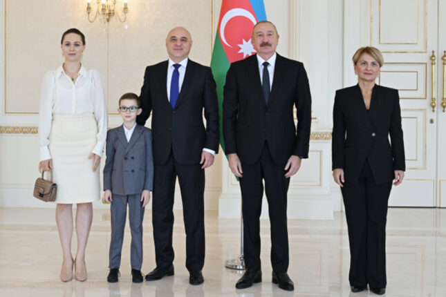 Yeni səfir ailəsi ilə Prezidentin qəbulunda – Fotolar