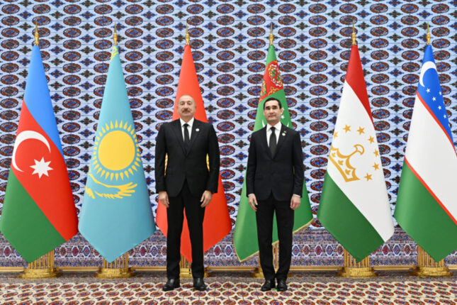 Berdiməhəmmədov Əliyevi qarşıladı – Fotolar Berdiməhəmmədov Əliyevi qarşıladı – Fotolar