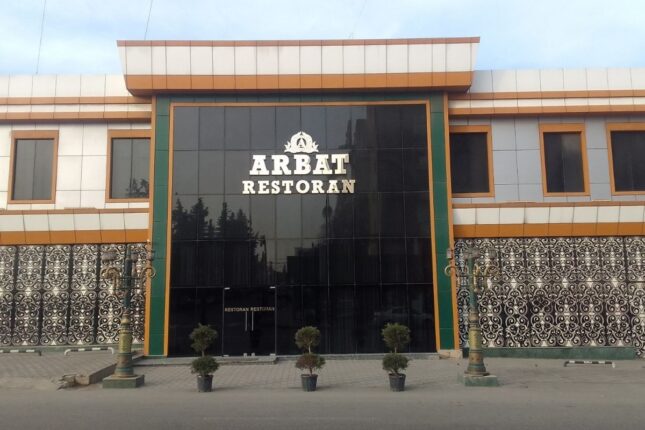 “Arbat” restoranında çalışan fəhlələr pullarını ala bilmirlər – VİDEO “Arbat” restoranında çalışan fəhlələr pullarını ala bilmirlər – VİDEO