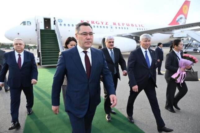 Qırğızıstan Prezidenti Azərbaycana səfərə gəlib Qırğızıstan Prezidenti Azərbaycana səfərə gəlib
