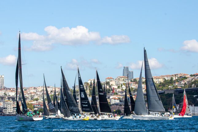 İstanbulun Boğazında 25 illik möhtəşəm ənənə (FOTO)