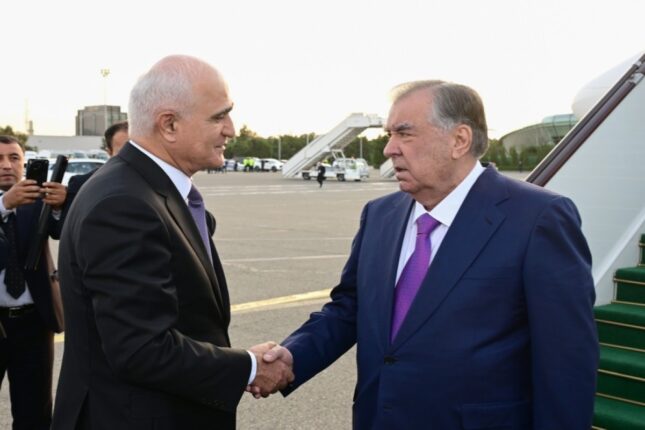 Emoməli Rəhmon Azərbaycana səfərə gəlib Emoməli Rəhmon Azərbaycana səfərə gəlib