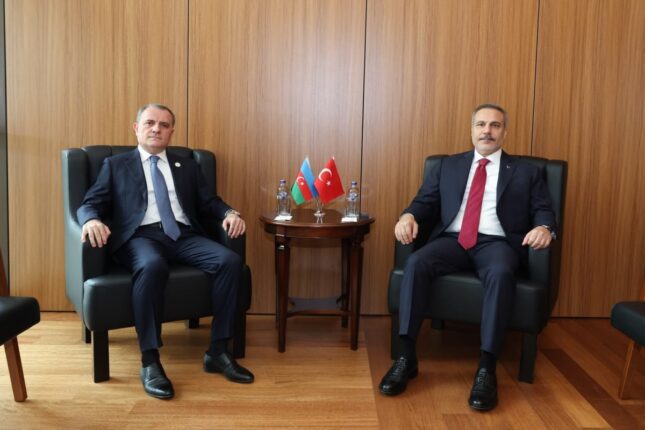Azərbaycan və Türkiyə XİN rəhbərləri görüşüb Azərbaycan və Türkiyə XİN rəhbərləri görüşüb