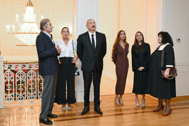 Prezident və ailə üzvləri “Mənim Abşeronum: Üstə gəl” sərgisi ilə tanış oldu (FOTO)
