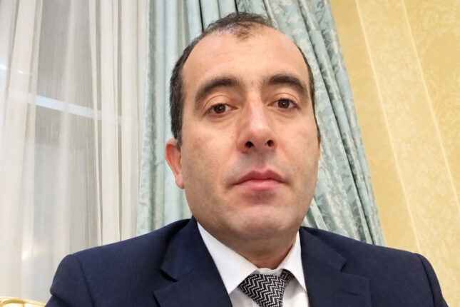 Restoranda pul alarkən tutulan bələdiyyə sədrinə hökm oxundu Restoranda pul alarkən tutulan bələdiyyə sədrinə hökm oxundu